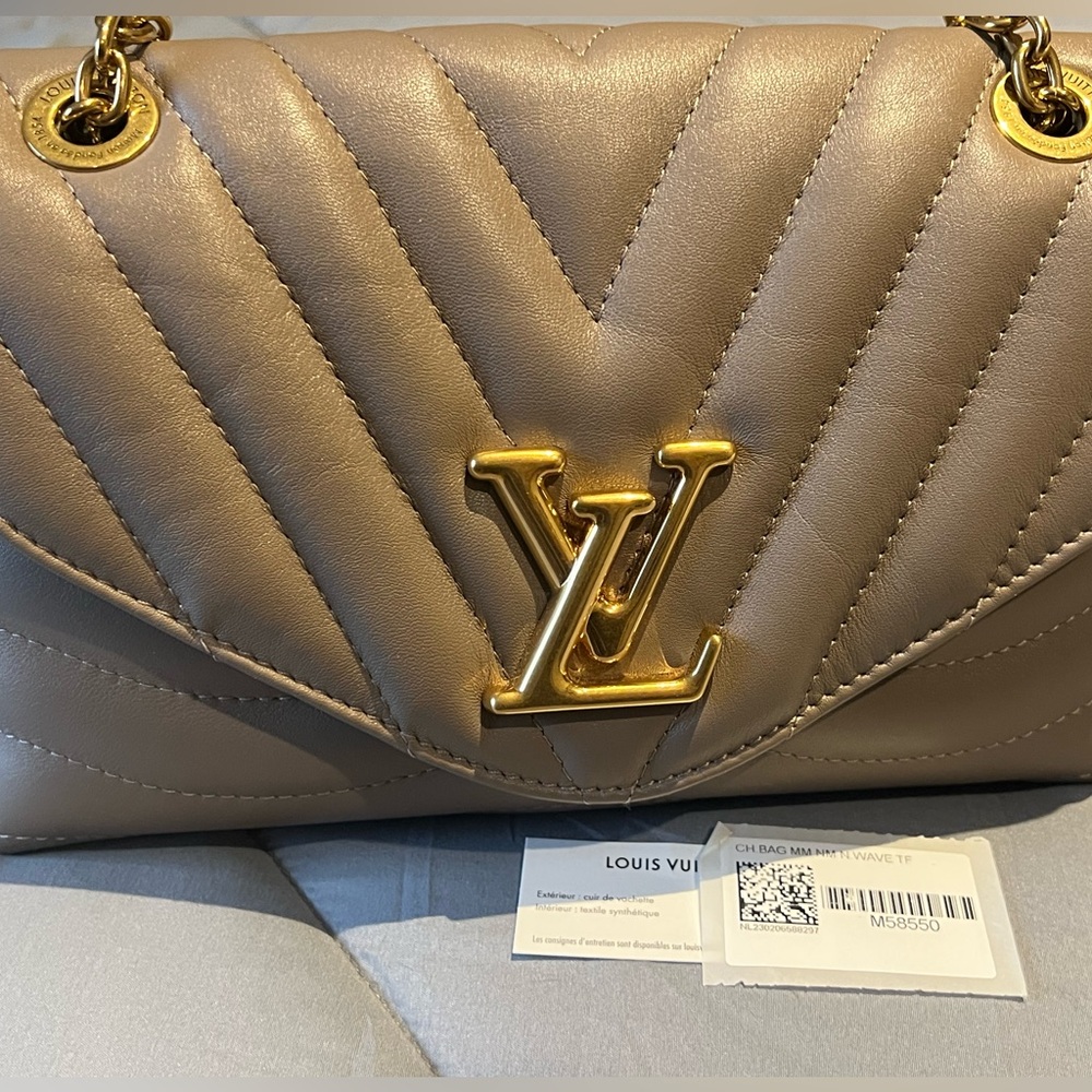 New Wave Chain Bag NM Quilted Leather MM - Picture 4 of 13